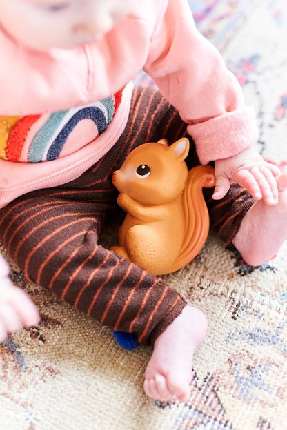 100% natural rubber toy Silas the Squirrel - bad- en bijtspeeltje